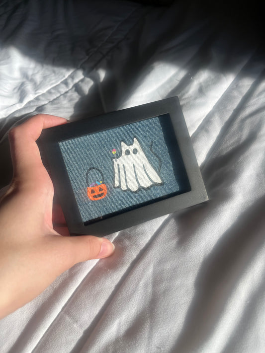 Lil Ghostly Cat / 3x4 in / Denim Decor